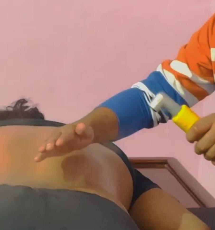 Doctor performing Nadi Swedan